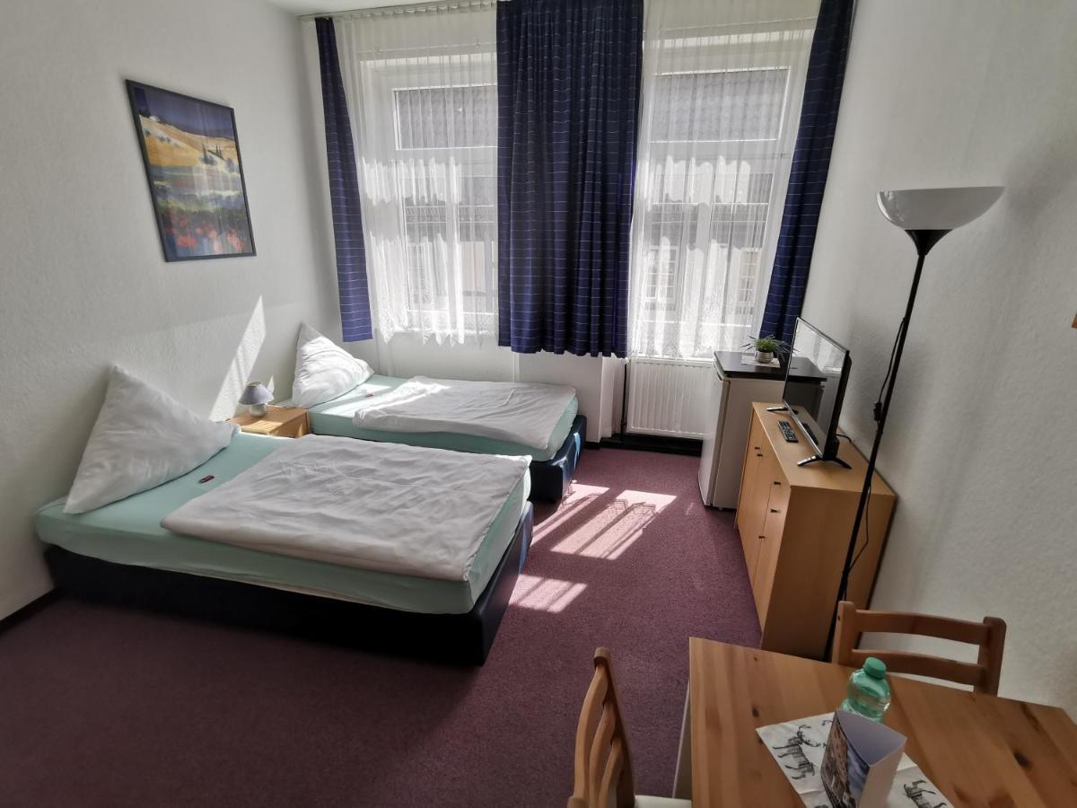 Hotel-Pension Zum Hirsch Hattersheim am Main ภายนอก รูปภาพ