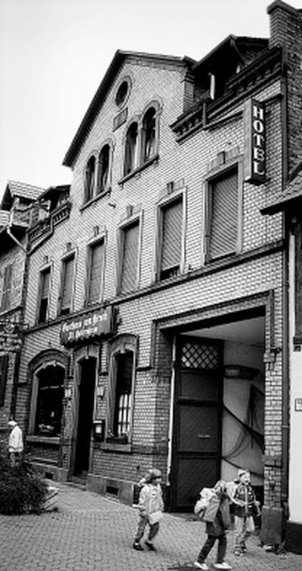 Hotel-Pension Zum Hirsch Hattersheim am Main ภายนอก รูปภาพ