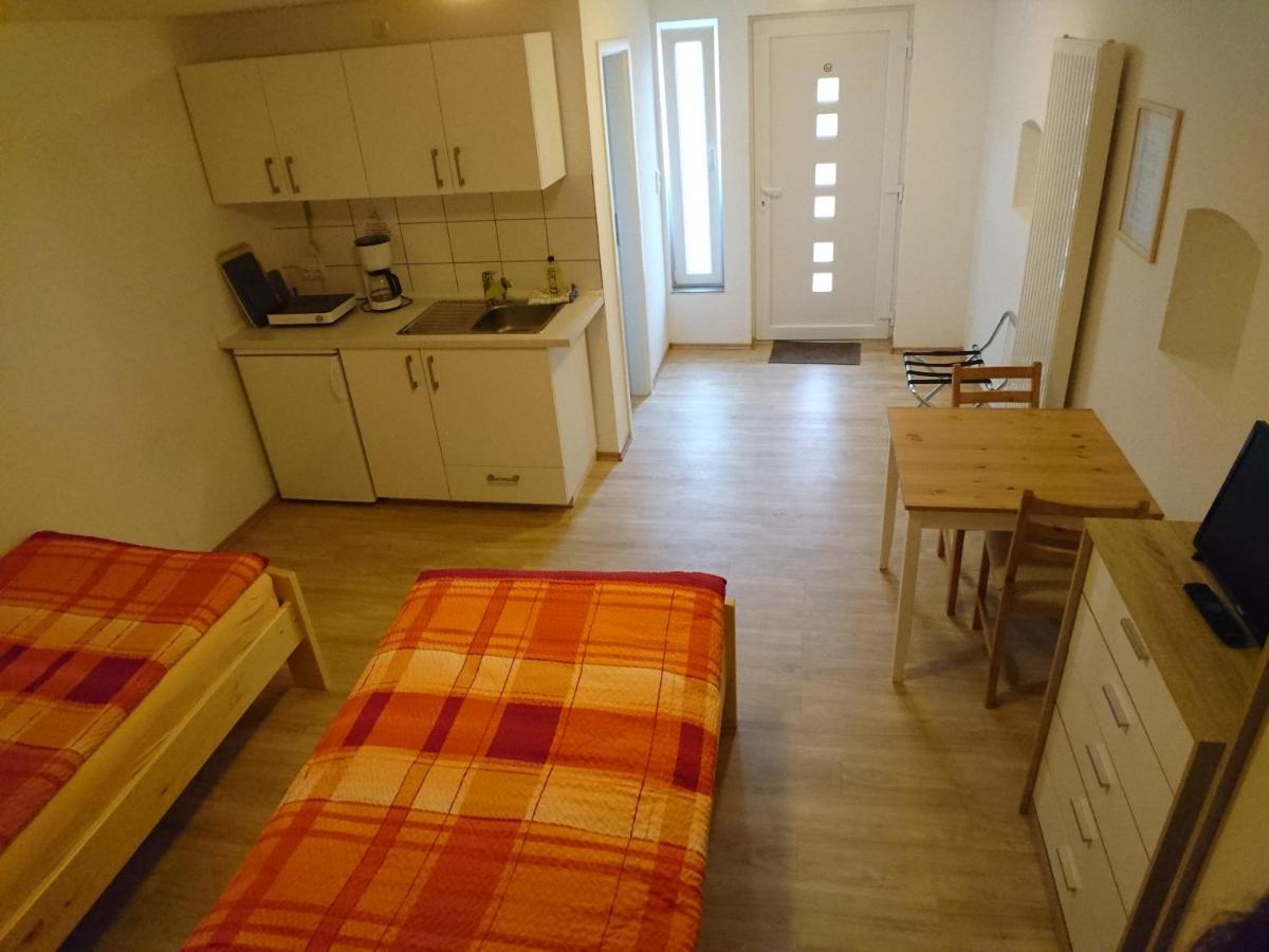 Hotel-Pension Zum Hirsch Hattersheim am Main ภายนอก รูปภาพ