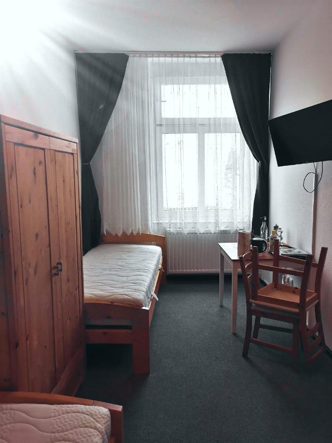 Hotel-Pension Zum Hirsch Hattersheim am Main ภายนอก รูปภาพ