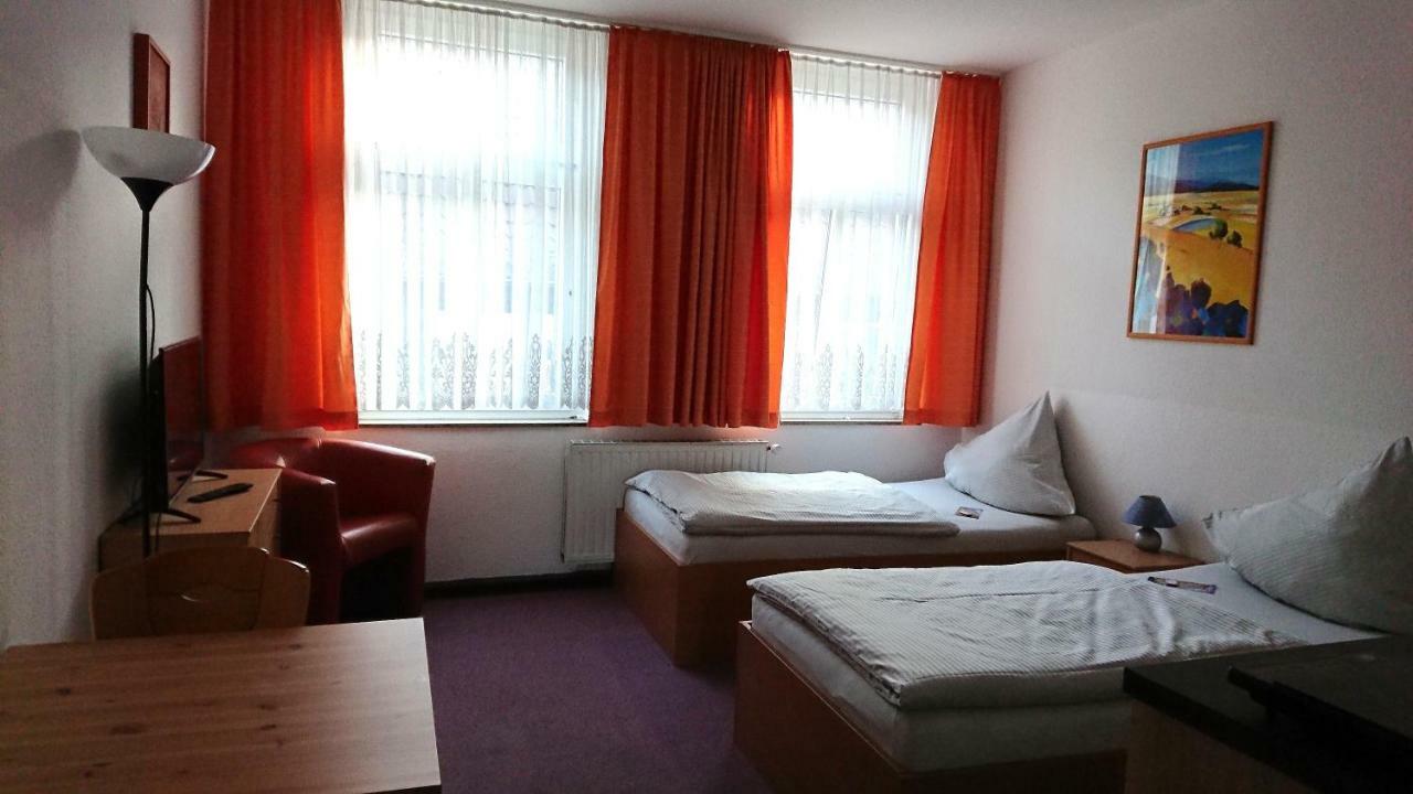 Hotel-Pension Zum Hirsch Hattersheim am Main ภายนอก รูปภาพ